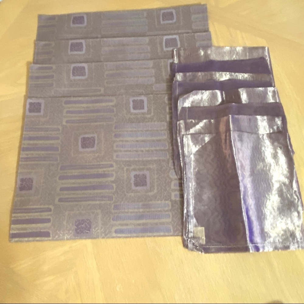4✨New without Tags Geometric Placemats & 8 Matching Sheer Metallic Napkins